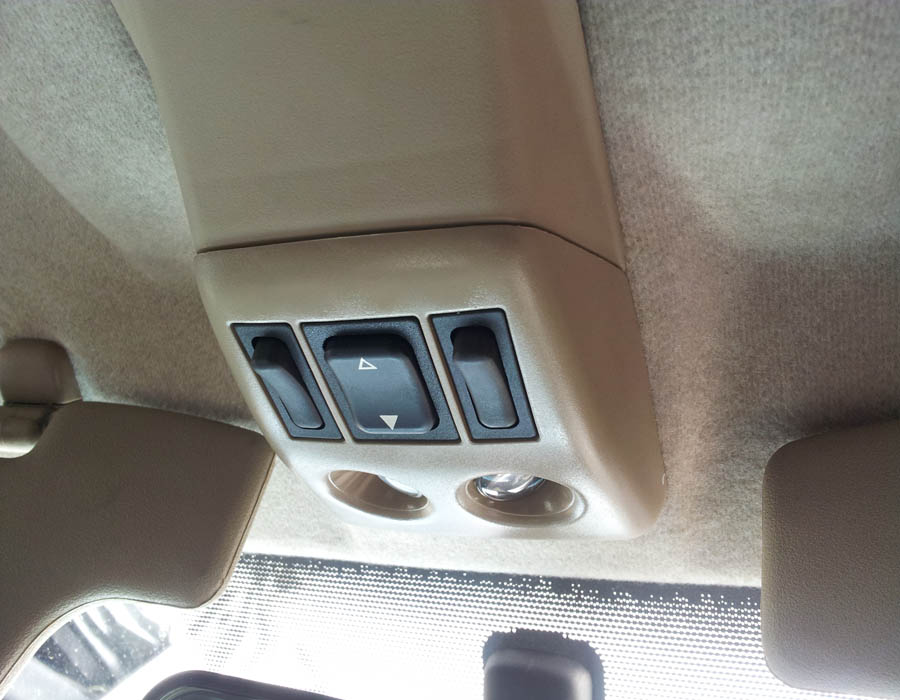 Nissan Terrano SVE TD sunroof-switch